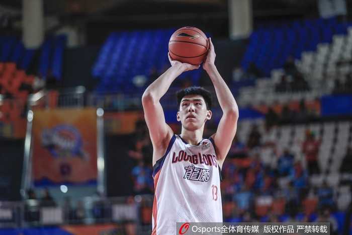 媒体人：徐昕要真有心气 一定要勇敢赴美闯荡一番 兑现自己的天赋