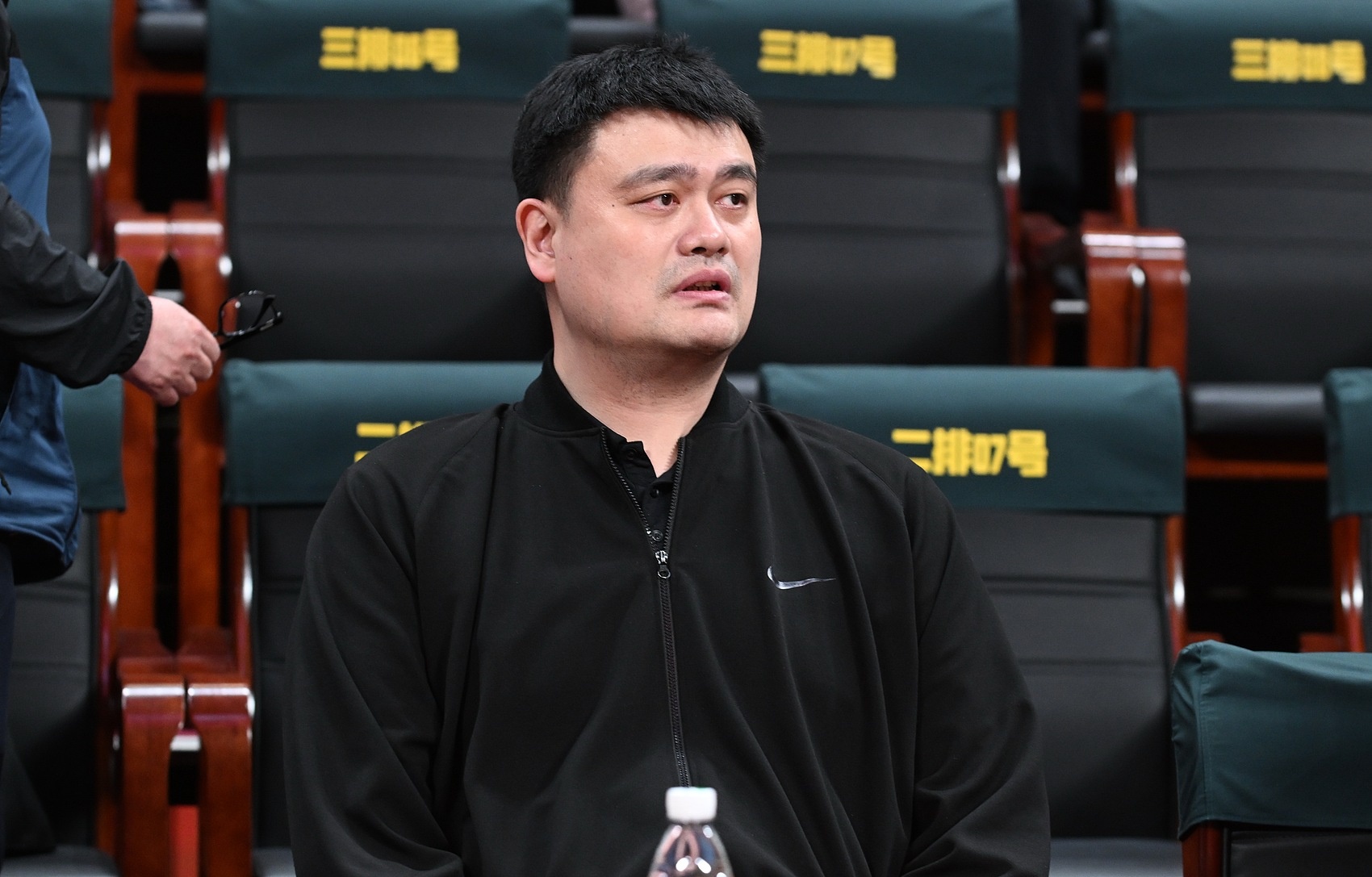 一度登顶热搜！“姚明开始领养老金了”词条暂列第四